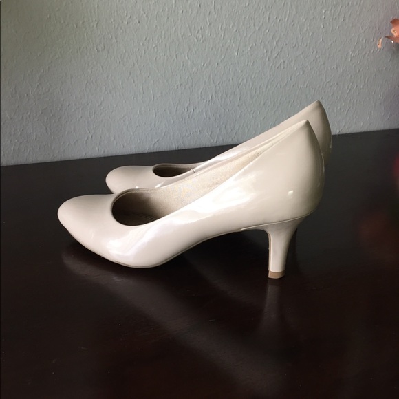 Life Stride Shoes - Life Stride Cream Heels